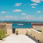 Apartman Beachfront Pebble *