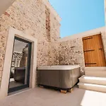 Beachfront Pebble Apartman