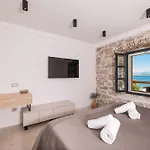 Beachfront Pebble *