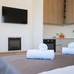 Beachfront Pebble *