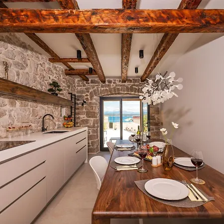 Beachfront Pebble