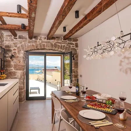 Beachfront Pebble Daire Ždrelac