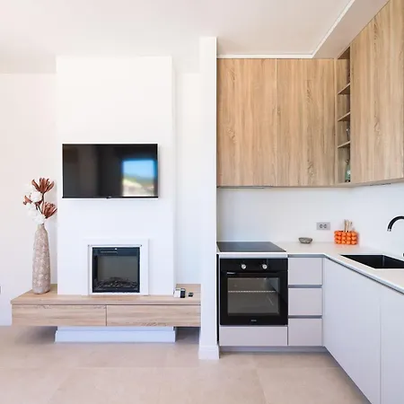 Beachfront Pebble