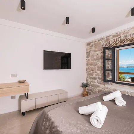 Beachfront Pebble *