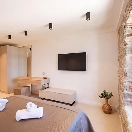 Beachfront Pebble
