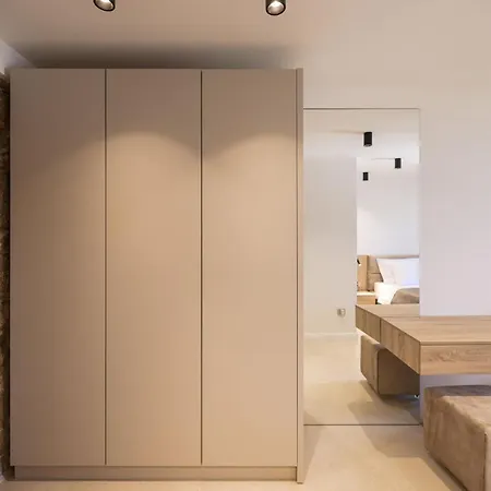 Beachfront Pebble Daire