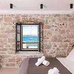 Beachfront Pebble