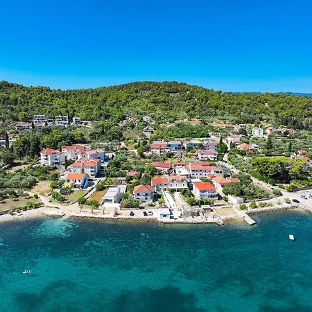 Beachfront Pebble * Ždrelac