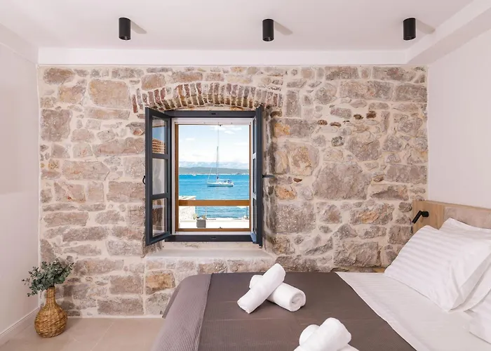 Beachfront Pebble