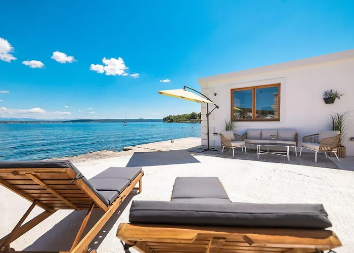 Beachfront Pebble Appartement Ždrelac
