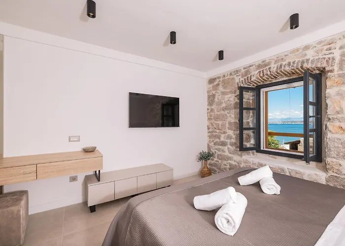 Beachfront Pebble *